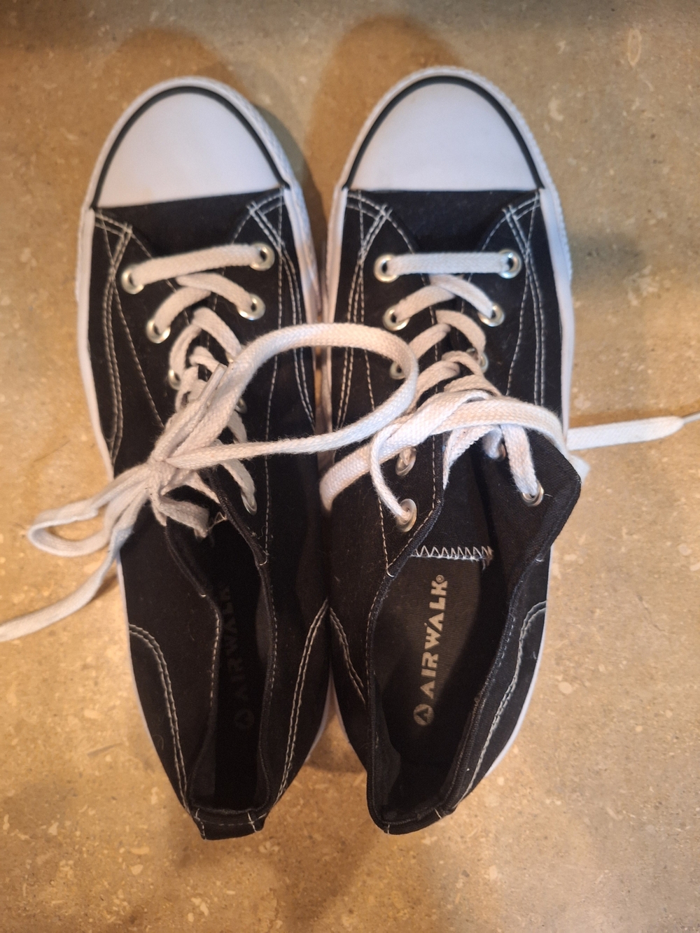 Mens Airwalk Black and White Canvas Low-Top Sneakers
